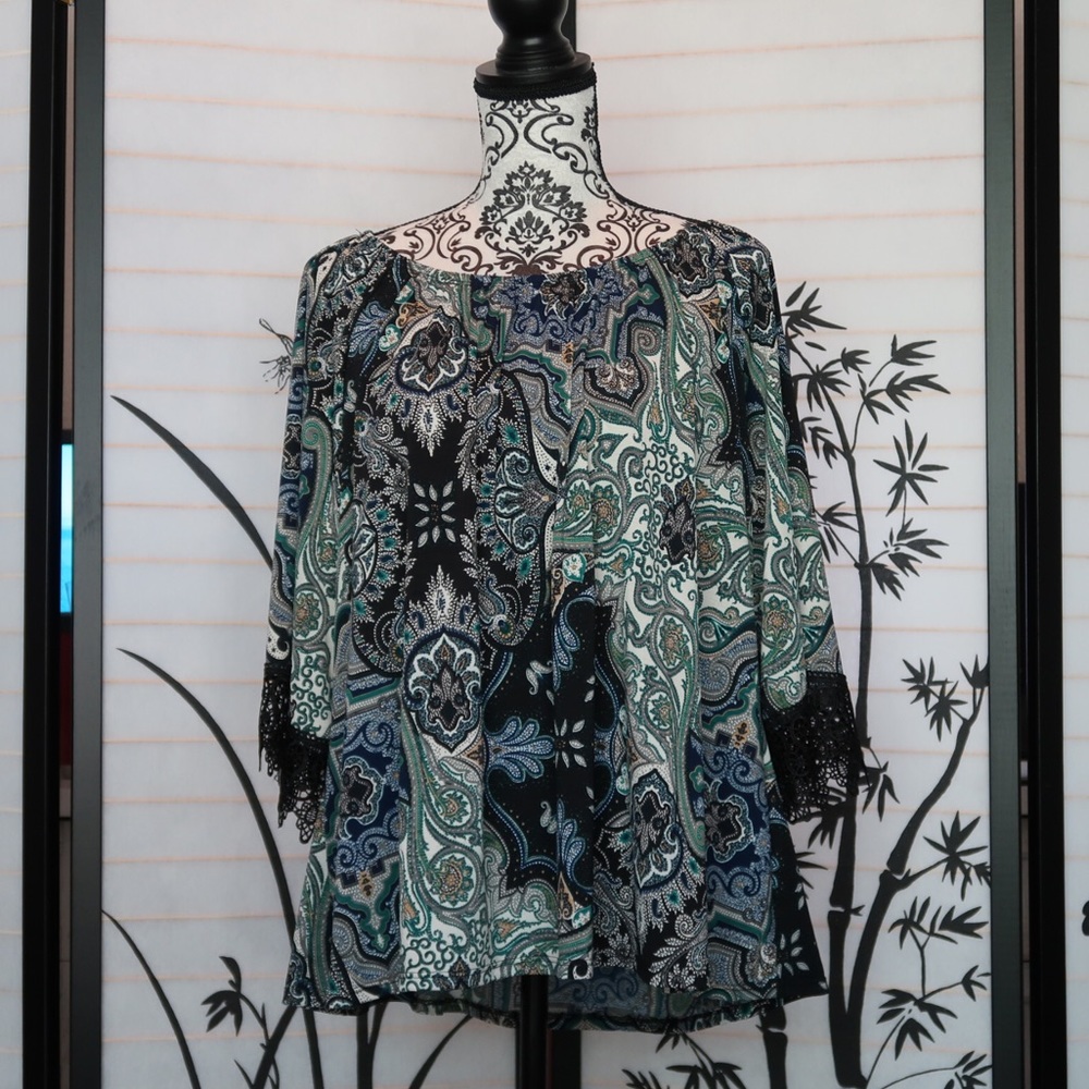 Vall Lace Bell Sleeve Tunic